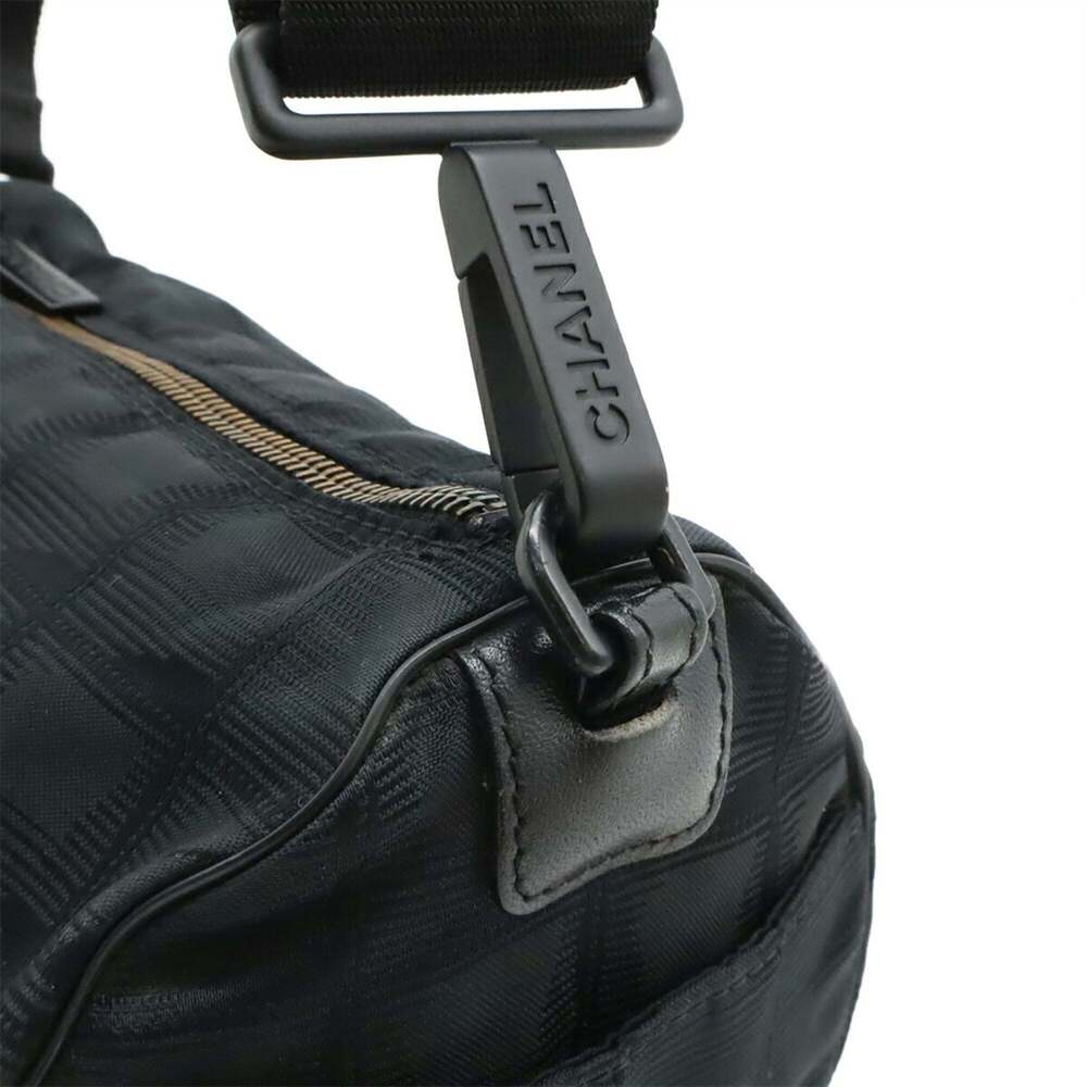 CHANEL Black Leather Shoulder Bag - Picture 5 of 9